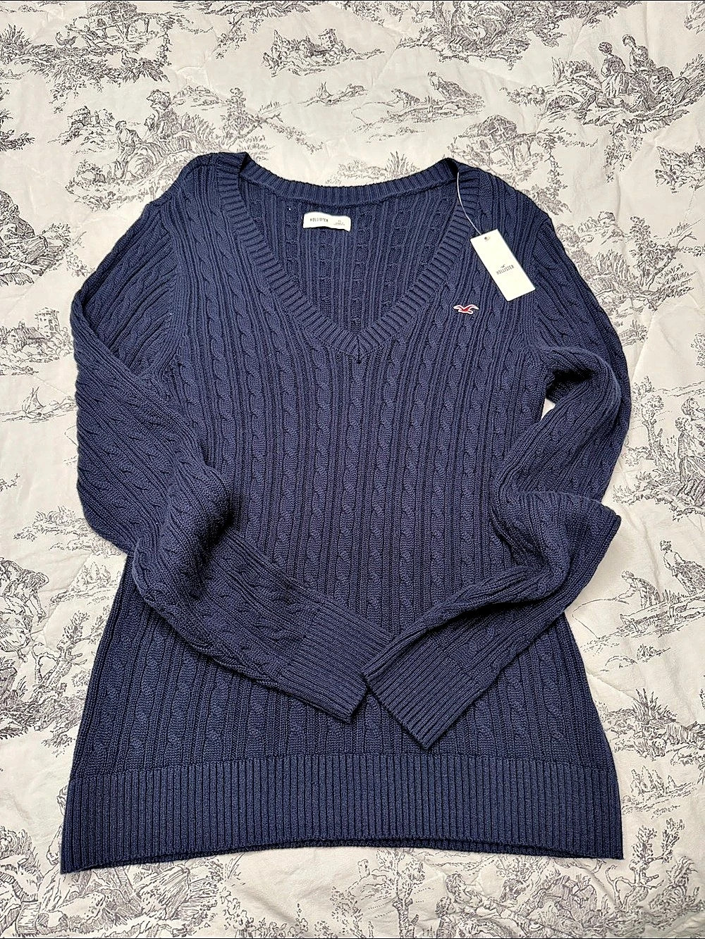 Hollister Ivy Cable-Knit V-Neck Sweater Cable Knit V-Neck Sweater Blue XL